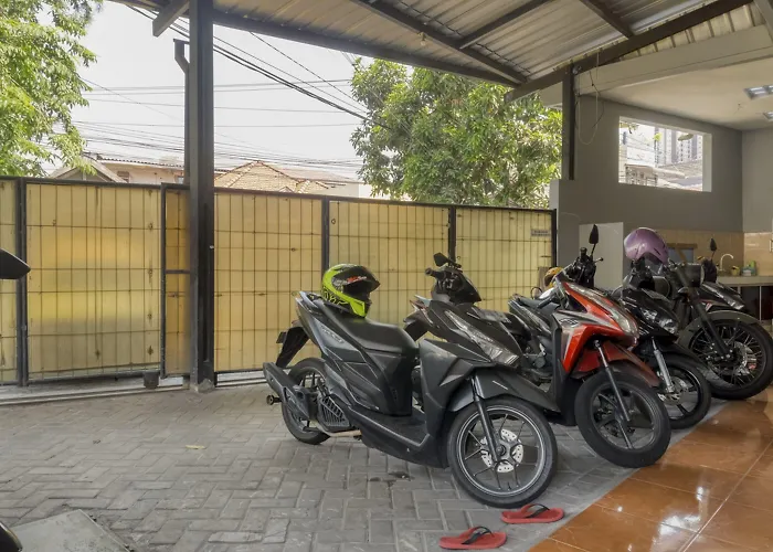 Reddoorz Near Widya Mandala University Surabaya